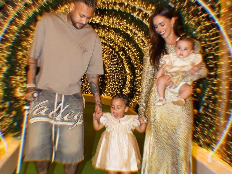 Fofura Natalina: Mavie Surpreende com Reação aos Presentes!