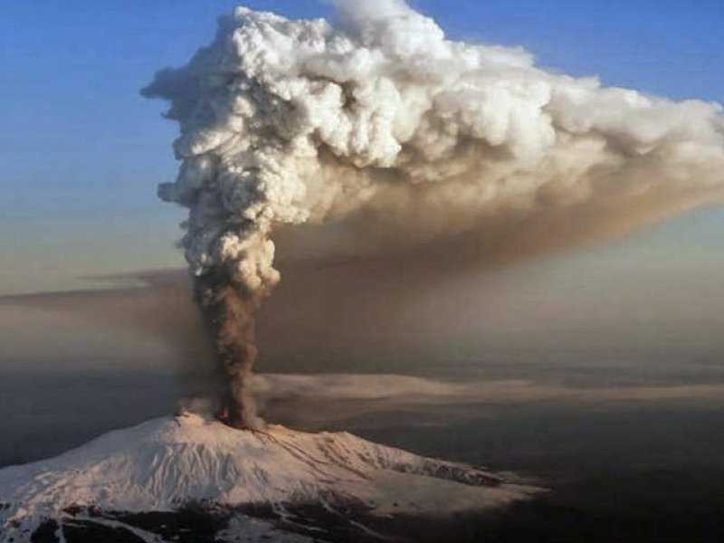 Vulcão Etna em Erupção: Alerta da Defesa Civil Surpreende Itália!
