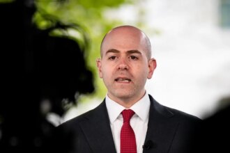 Política Restritiva pode Gerar Perda de Empregos, Alerta Miran