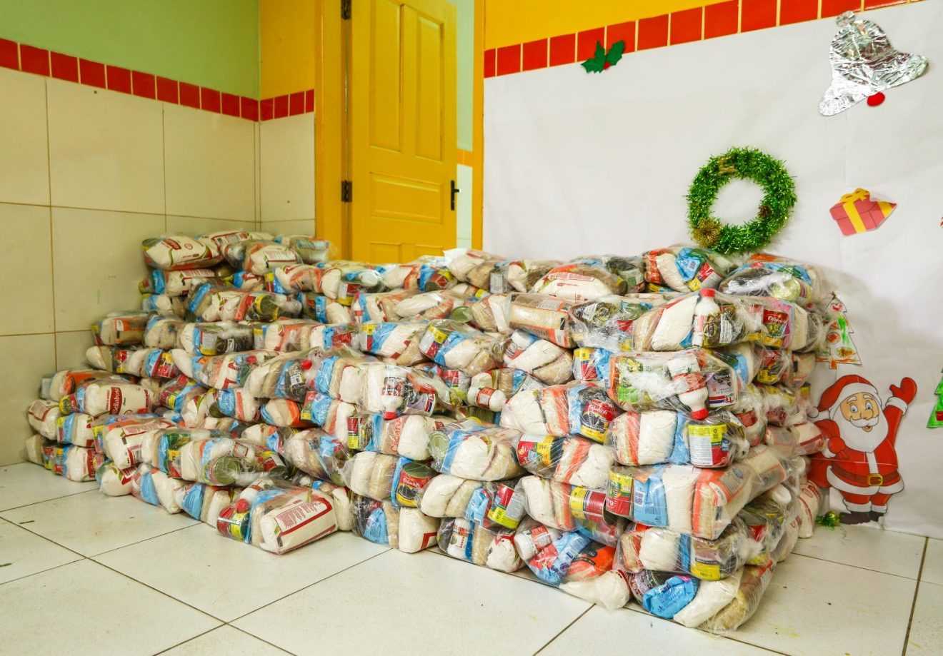 Beneficiários de Candeias celebram entrega da Cesta Natalina 2023