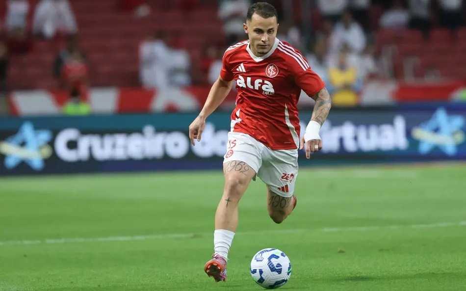 Bahia entra na disputa por meia destaque do Internacional