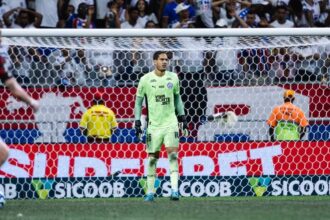 Bahia confirma compra do goleiro Ronaldo e assina contrato até 2029