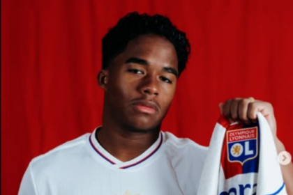 Camisas de Endrick começam a circular na loja do Lyon