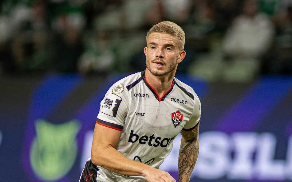 Clube paulista encaminha contratação de meia do Vitória