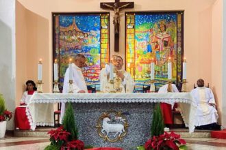 Dom Dirceu celebra missa de Natal na Catedral São Thomaz de Cantuária