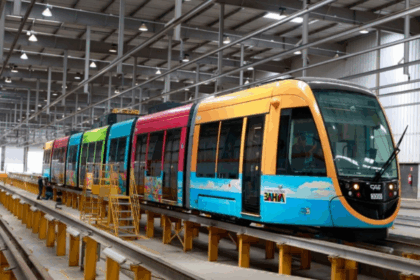 Governo apresenta primeiro trem do VLT de Salvador; cidade terá mais de 80 km de trilhos
