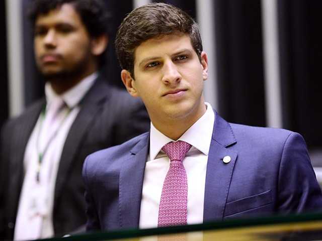 Após repercussão negativa, João Campos anula nomeação de filho de procuradora para cargo de R$ 30 mil