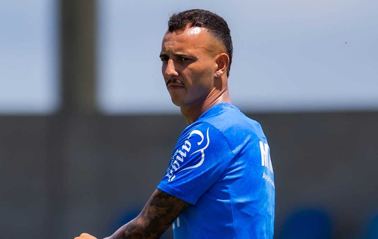 Lateral do Bahia pode ser negociado com o Internacional; entenda