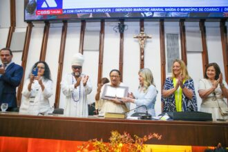 Lícia Fábio recebe título de Cidadã Baiana em sessão especial da Assembleia