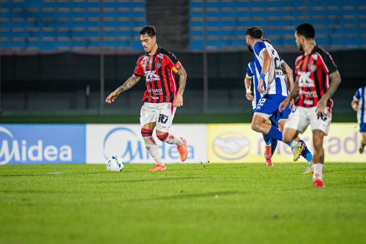 Lucas Halter não segue no Vitória para 2026 e acerta com clube do exterior