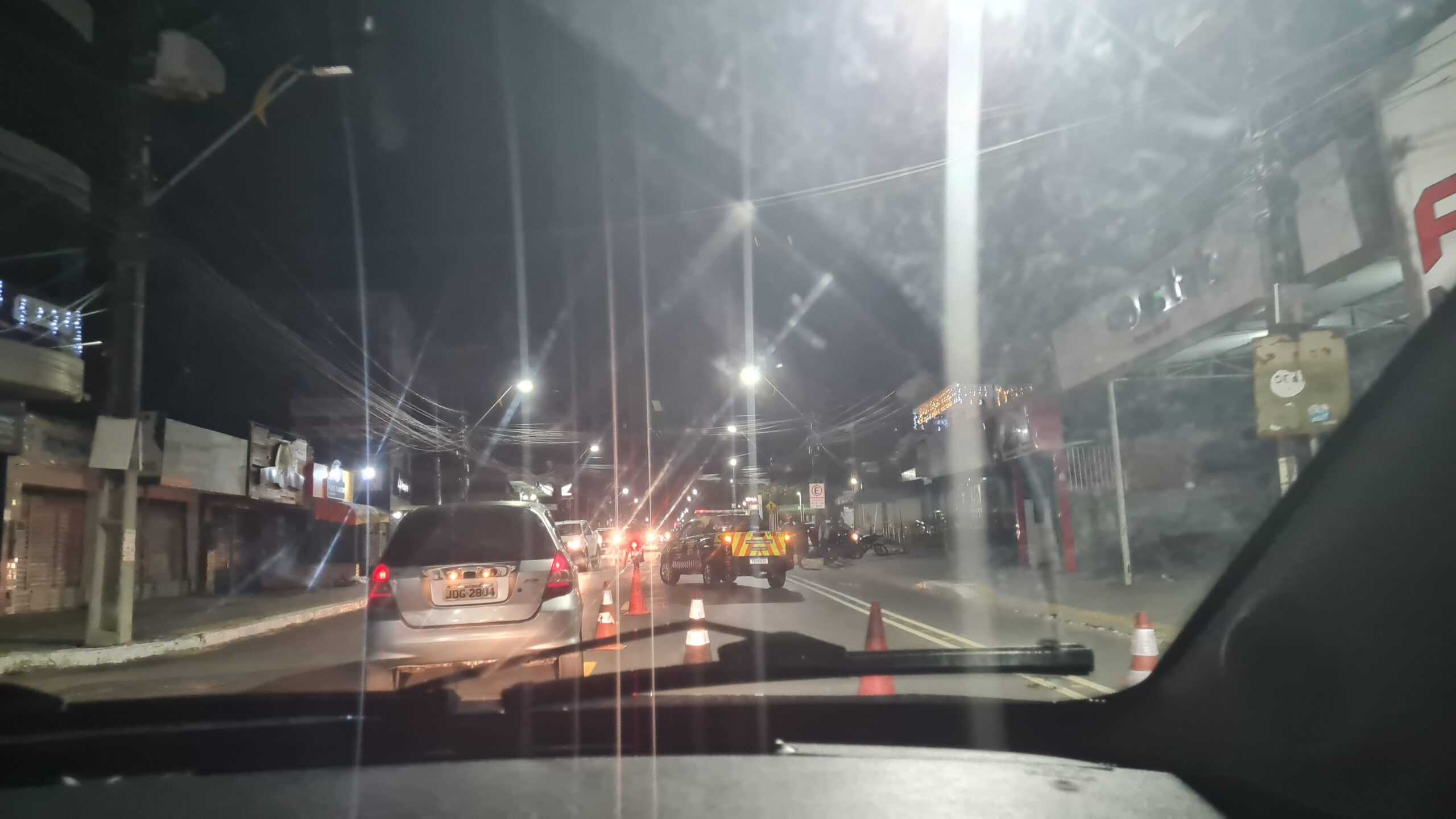 Motociclista fica ferido em acidente na Radial A, Camaçari