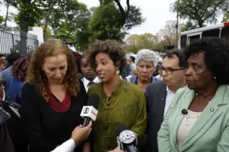 Motta volta atrás e mantém escolta de segurança para deputada do PSOL