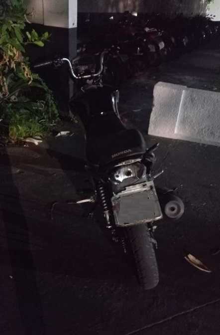 Polícia captura moto adulterada em patrulha no Jardim Limoeiro