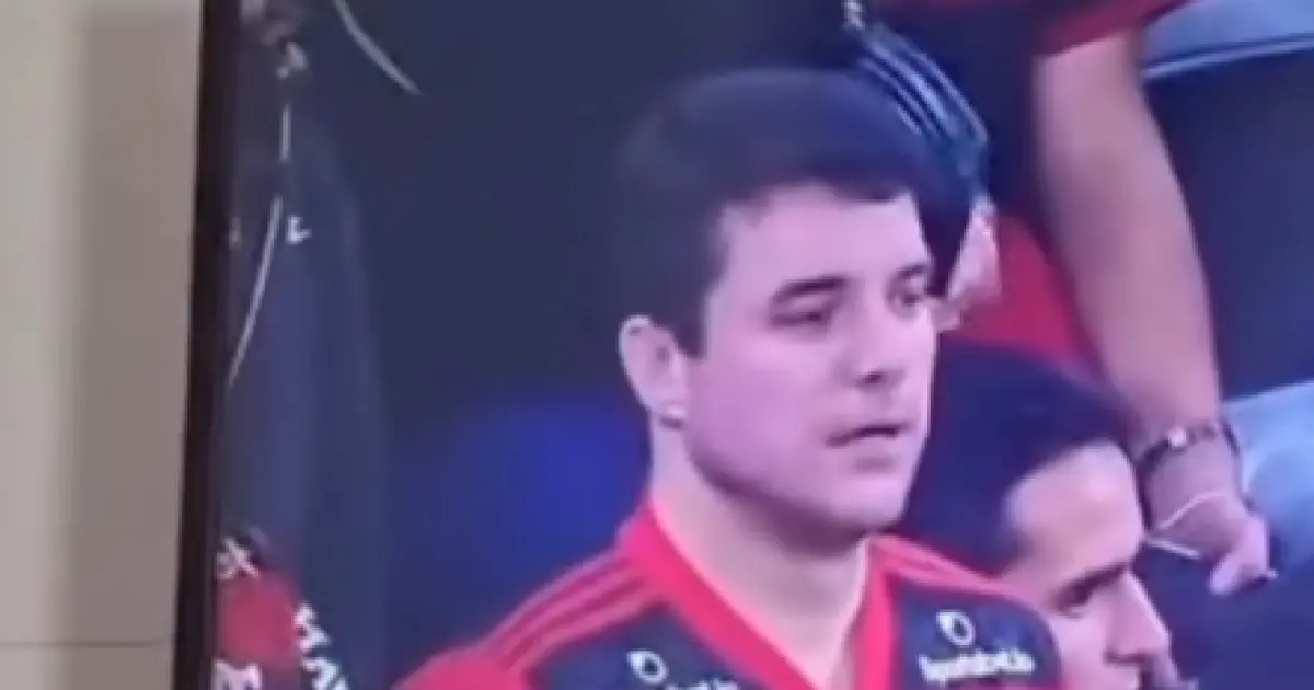 Prefeito de Serrinha é flagrado na final da Copa Intercontinental no Catar durante transmissão da TV Globo