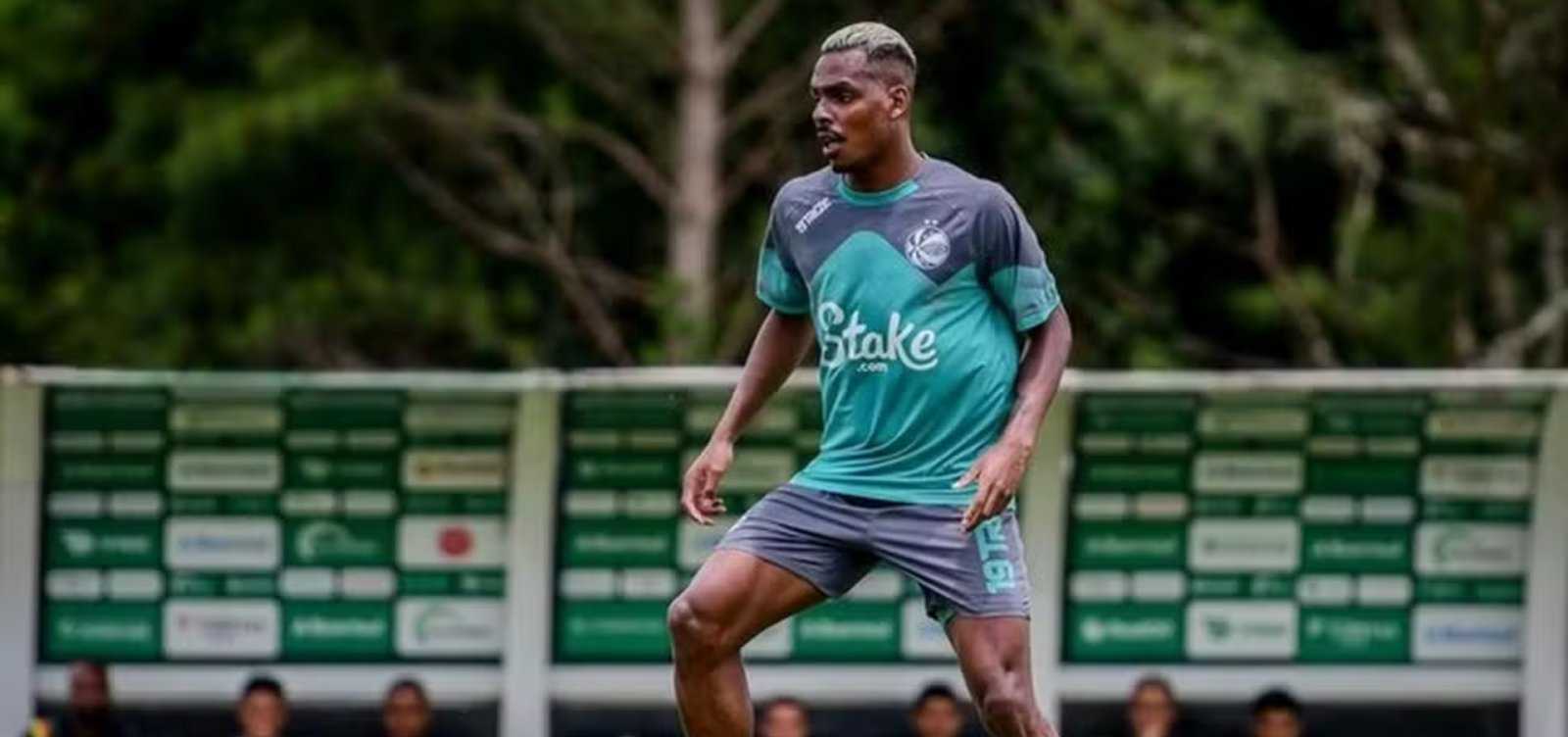 Vitória confirma contratação do volante Caíque Gonçalves para a temporada 2026