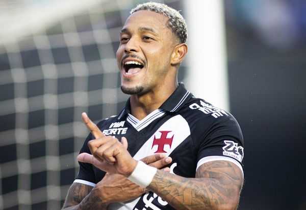 Vitória busca contratação de atacante do Vasco, mas conversas não avançam