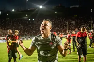 Vitória renova com Jair Ventura para 2026 após escapar do rebaixamento