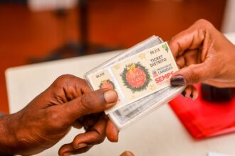 Candeias inicia entrega de tickets para ceia natalina a 20 mil famílias