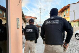 Polícia deflagra operação contra PMs suspeitos de homicídios em Jequié