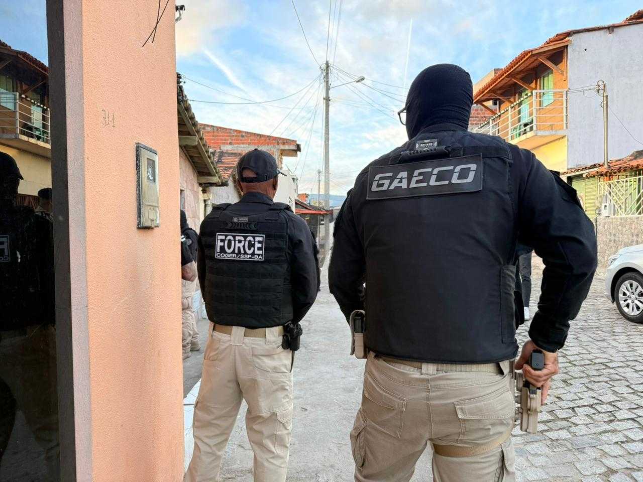 Polícia deflagra operação contra PMs suspeitos de homicídios em Jequié