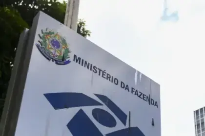 Receita Federal avalia impacto das fintechs e apostas em 2026