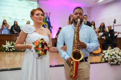 Casais oficializam união civil em cerimônia coletiva do judiciário