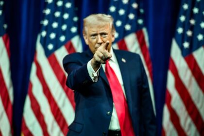 Groenlândia em jogo: Trump avalia compra sem força, revela Casa Branca