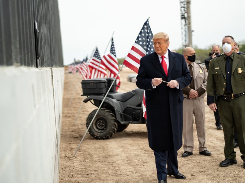 Trump incentiva protestos e cancela reuniões com Irã: o que está por trás?