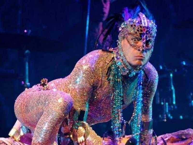 Ney Matogrosso ou Caetano? Viraliza Confusão em Salvador!