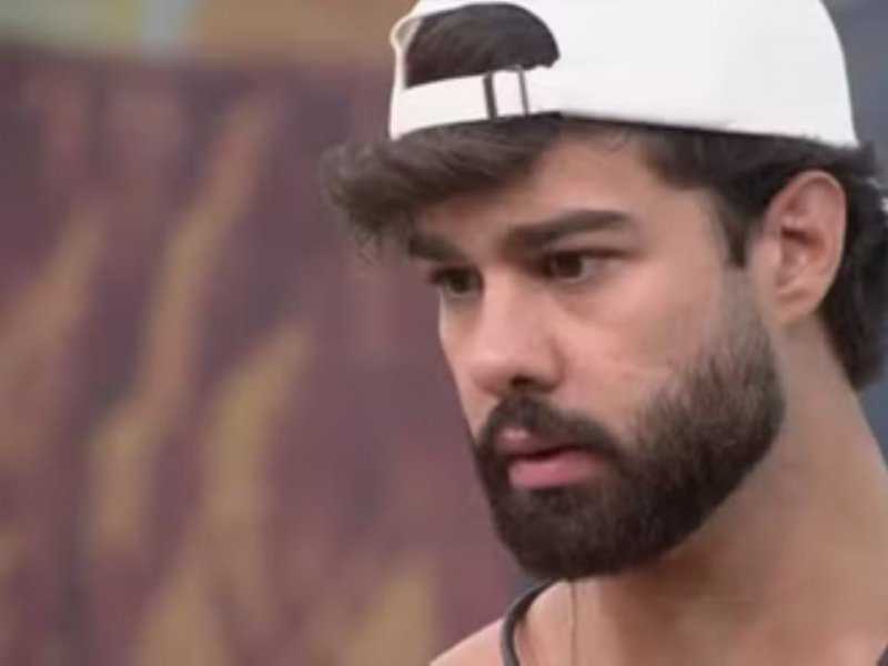BBB26: Paulo Augusto Expulso Após Empurrar Jonas pelo Big Fone!