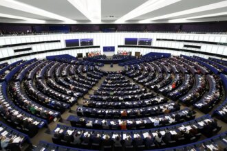 Parlamento Europeu suspende acordo com EUA após pressão de Trump