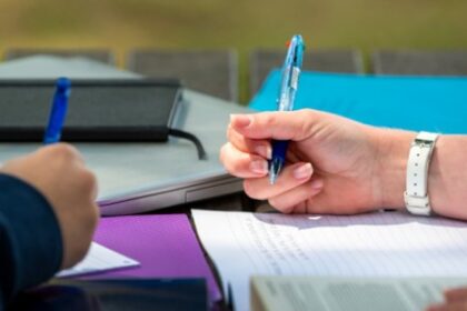 Nove Bolsistas da FAPESP Conquistam o Prêmio Capes de Tese 2025