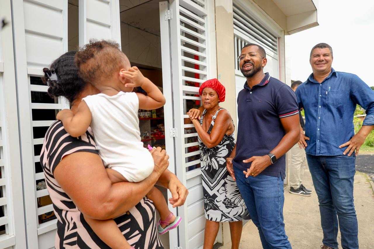 Asfalto chega ao Malembá de Baixo e moradores celebram progresso