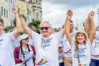 Mesmo ausente da Lavagem do Bonfim, Angelo Coronel domina bastidores políticos da festa