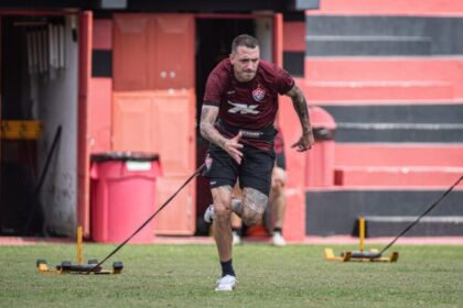 Atacante do Vitória sofre grave lesão e está fora do Ba-Vi