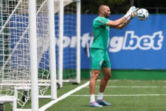 Bahia bate martelo em negociação envolvendo Weverton, goleiro do Palmeiras