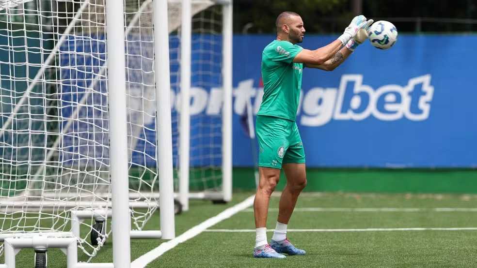 Bahia bate martelo em negociação envolvendo Weverton, goleiro do Palmeiras