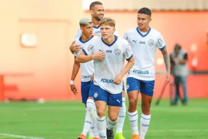 Bahia vence o Vitória no Barradão e assume liderança do Baianão