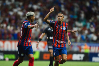 Bahia atropela Barcelona de Ilhéus e segue 100% no Baianão