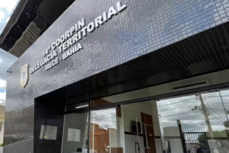 Polícia encontra idoso de 73 anos morto; companheira é detida