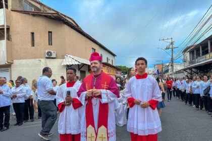 Dom Dirceu celebra a esperança do povo em dia do padroeiro de Camaçari