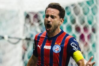 Éverton Ribeiro alcança marca expressiva pelo Bahia após gol contra o Barcelona