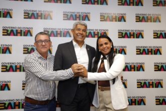 Governador recebe prefeita de Aiquara e apresenta balanço de R$ 35 milhões em investimentos no município