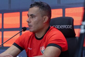 Jair Ventura explica ausência de meia na partida contra o Remo