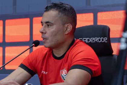 Jair Ventura explica ausência de meia na partida contra o Remo