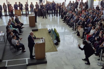 Em Brasília, Jerônimo Rodrigues participa de ato no Palácio do Planalto sobre os três anos do 8 de Janeiro