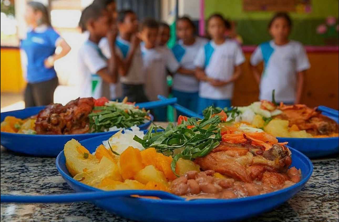 Jerônimo destina R$ 50,2 milhões para alimentação escolar em compra direta da agricultura familiar