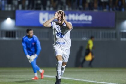 Joia do Bahia com multa acima de R$ 600 milhões marca primeiro gol profissional: "Nunca vou esquecer"