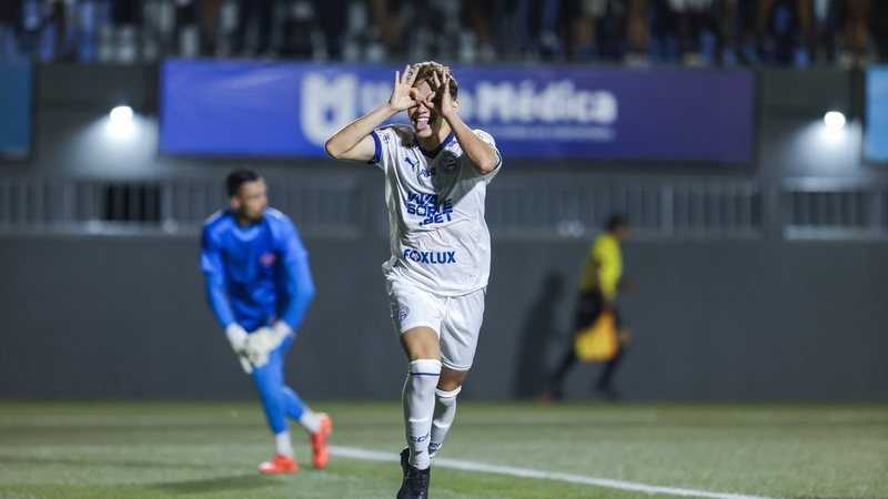 Joia do Bahia com multa acima de R$ 600 milhões marca primeiro gol profissional: "Nunca vou esquecer"