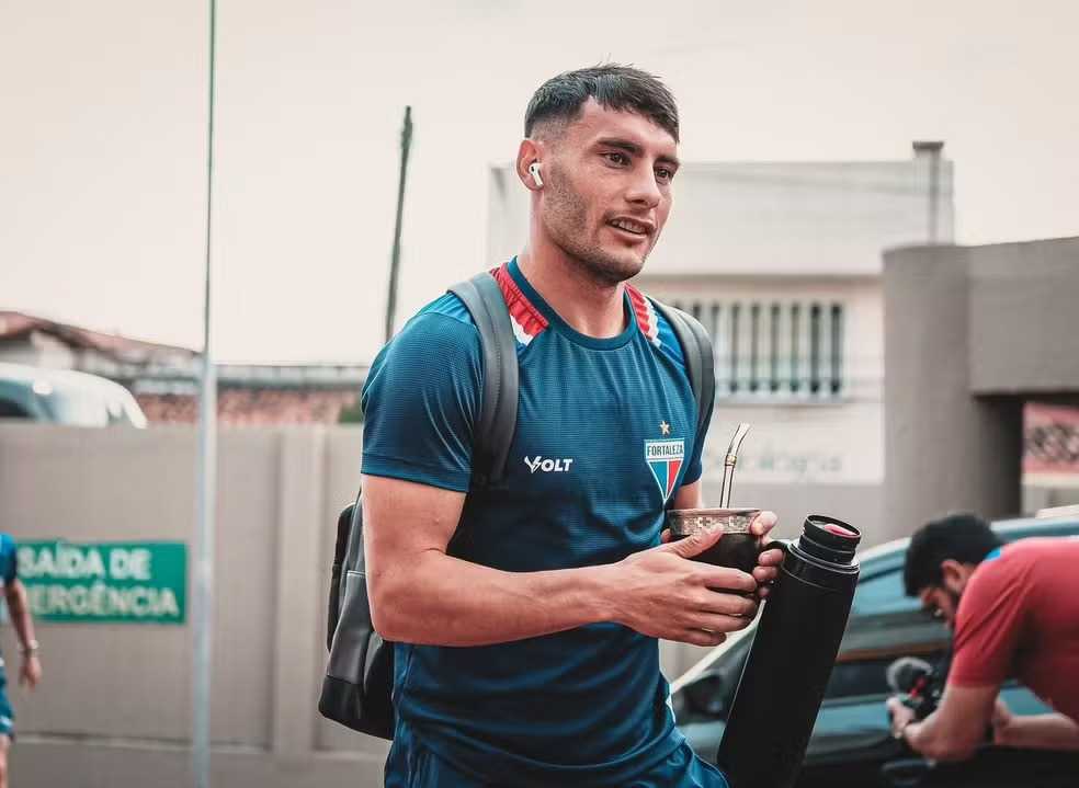 Meia argentino rompe contrato com o Fortaleza para fehcar com o Vitória